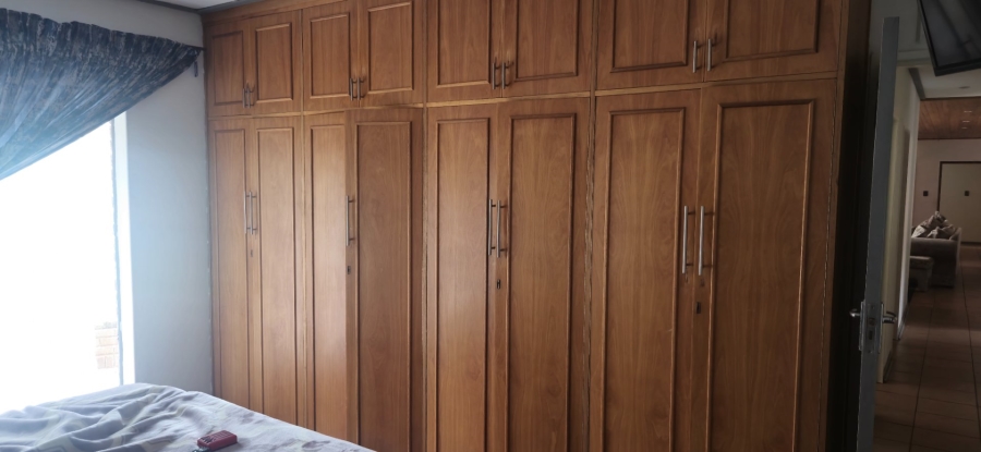  Bedroom Property for Sale in Heuwelsig Free State